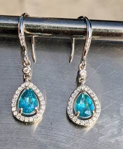 ต่างหูบลูโทแพซทรงลูกแพร์เงินแท้ชุบทอง พร้อมใบรับรอง IGI สำหรับผู้หญิง ของขวัญวันครบรอบ/งานเลี้ยง - Product Image 4