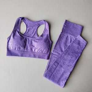 Ensemble de sport 2 pièces grande taille personnalisé avec logo pour femme : Soutien-gorge de sport sans couture à dos croisé et Legging d'entraînement froncé anti-transpiration - Product Image 3