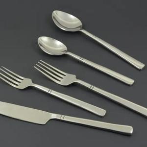 Juego de cubiertos estilo americano y juego de cubiertos decorativos personalizados, cubiertos de acero inoxidable de grado alimenticio para mesa - Product Image 1