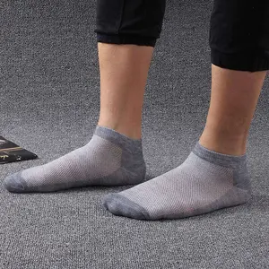 Vente en gros de chaussettes d'été confortables et personnalisées à mailles fines pour l'entraînement athlétique chaussettes de sport pour la marche et la course