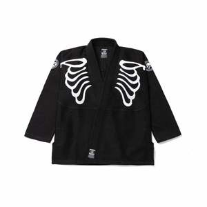 Dernière collaboration Shoyorol x Broken Bones : Kimono de Jiu-Jitsu brodé avec un squelette blanc sur la poitrine, arts martiaux. - Product Image 1