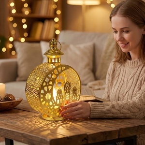 Exclusivo Farol Marroquí Dorado con Diseño de Mezquita, Portavelas de Metal para Decoración de Mesa en Ramadán y Eid - Product Image 6
