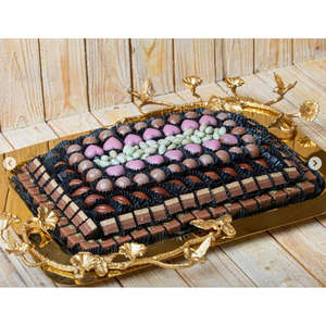 Plateau décoratif de qualité supérieure pour fruits, centre de table élégant, plateau à chocolat, accent de décoration pour la maison, plateau en métal martelé avec poignée florale - Product Image 5