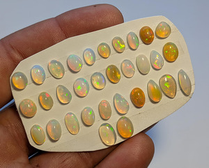 Vente en gros de pierres précieuses IMPERIAL INDIA GEMS, opales blanches éthiopiennes minimalistes faites à la main, lot de cabochons de qualité supérieure, pierres précieuses naturelles en vrac, couleur naturelle - Product Image 4
