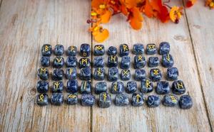 Juego de Piedras Rúnicas de Sodalita Natural, Hechas a Mano, de Primera Calidad, con Tacto Real, Estilo Feng Shui, Grabadas, de Ágata Muntaha, Piedra Curativa de Cristal - Product Image 3