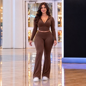 Custom 500gsm 100% Cotton Fleece Solid Winter Two-piece Tracksuit with Rhinestone Hoodie for Women <b>Clothing</b> Brands - Product Image 3