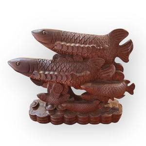 La estatua de carpa es exquisitamente tallada a partir de un solo bloque de madera de Huong. - Product Image 5