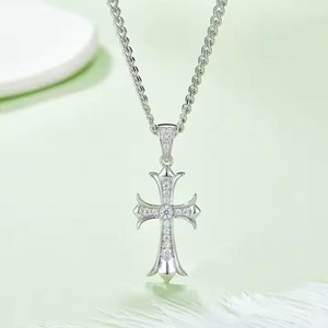 Achetez un pendentif croix serti de diamants plaqué rhodium or rose, collier de fiançailles hip-hop en ligne en Inde - Product Image 4