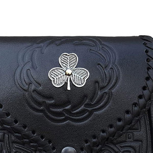 Sporran écossais traditionnel pour homme en cuir véritable grainé avec emblème trèfle irlandais et nœud celtique en relief - Product Image 4