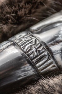 Corne de buffle Viking sculptée à la main, style amour, artisanale - Product Image 3