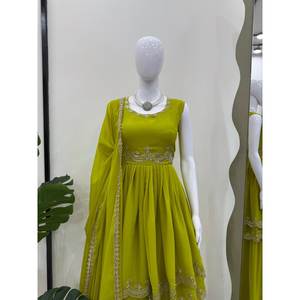 Conjunto de Traje de Fiesta de Diseñador con Bordado de Hilo y Lentejuelas, Talla XL - Product Image 3