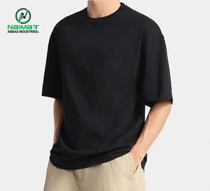 เสื้อยืดโอเวอร์ไซส์สีดำสำหรับผู้ชาย สวมใส่สบาย ทรงหลวม ไหล่ตก ผ้าหนา ผลิตโดยผู้ผลิตเสื้อยืดลำลองสำหรับสหรัฐอเมริกาและยุโรป เสื้อเชิ้ตทันสมัย - Product Image 1