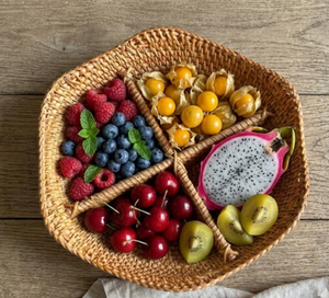 Bandeja Redonda de Mimbre Hecha a Mano con Cuatro Compartimentos, Cesta Organizadora de Frutas y Aperitivos de Seagrass Ecológica, Hecha en Vietnam - Product Image 6