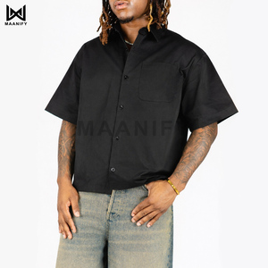 เสื้อเชิ้ตทำงานสีดำแบบครอปทรงบ็อกซี่ สตรีทแวร์ ผ้าโพลีเอสเตอร์ผสมคอตตอน ติดกระดุม สำหรับผู้ชาย รับทำโลโก้ OEM ขายดีที่สุดจาก MAANIFY - Product Image 2