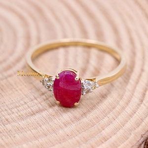 Bague solitaire ovale en or jaune massif 14 carats avec rubis rouge naturel et accent de diamant, bijoux fins pour femme, vente en gros - Product Image 6