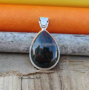 Pendentif Bloodstone en argent sterling calcédoine verte en forme de poire avec des éclaboussures rouge vif Heliotrope Gemstone Vitality Gemstone - Product Image 4