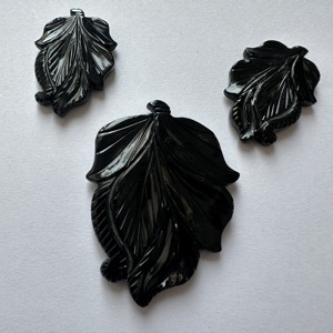 Feuilles sculptées en onyx noir naturel TFH, lot de 3 pièces de 139 carats, dimensions 50x40 à 35x35 mm - Product Image 4