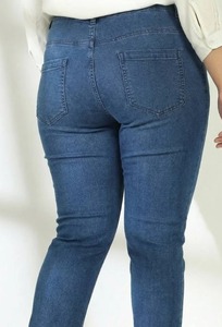 Jeans de mezclilla ajustados vintage ecológicos para mujer con dobladillo deshilachado y rotos en la rodilla, estilo cropped con puños - Product Image 5