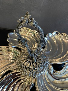 Bol de service à trois compartiments en argent plaqué sur mesure avec poignée centrale, parfait pour les buffets de resort, les desserts et les collations par UO - Product Image 2