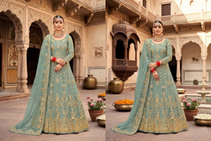 Présentation de robes de mariée Anarkali en pure tulle papillon avec broderies et pierres lourdes - Product Image 4