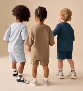 Conjunto de ropa infantil de verano, camiseta informal para niños con pantalones cortos a juego, conjunto de ropa para niños pequeños, camisetas y pantalones cortos personalizados para bebés. - Product Image 3