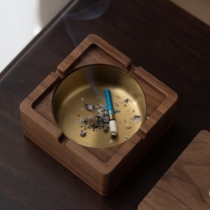 Cenicero de Aluminio sin Humo con Tapa y Asa, Revestimiento Metálico Color Latón, Portátil, Inodoro, Resistente al Humo, Accesorio Premium para Fumar - Product Image 3