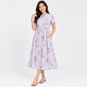 Vestido Midi Floral Lavanda para Mujer, Manga Corta, Cuello Asimétrico, Corte A, con Bolsillos, Casual, Verano, Venta al por Mayor, OEM, ODM, Ropa de Moda - Product Image 1