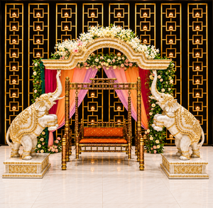 Superbe décoration de scène de mariage sud-indienne avec arche en forme d'éléphant, arche royale blanche et dorée, scène de mariage avec balançoire dorée - Product Image 1