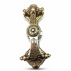 Timbre Decorativo para Puerta de Metal Dorado Vintage con Diseños Florales y de Hojas, Diseño Colgante Resistente - Product Image 1