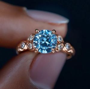 Anillo de compromiso, aniversario y boda de lujo con topacio azul de corte redondo, plata de ley 925, chapado en oro de 14 quilates, anillo de piedras preciosas para mujer - Product Image 2