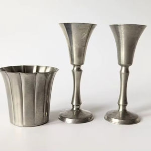 Vase à fleurs décoratif en métal, œuvre d'art artisanale, idéal pour offrir en cadeau, pour les occasions de célébration d'anniversaire, moments personnels élégants - Product Image 1