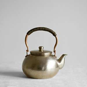 กาต้มน้ำทองแดงคลาสสิก งานโลหะโบราณ สวยงาม ทนทาน ของตกแต่งครัวสุดหรู คุณภาพระดับดีไซเนอร์ - Product Image 2