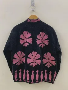 Veste courte vintage en velours noir brodée à la main pour femme, style ethnique indien Rajasthani, travail de broderie traditionnel - Product Image 2