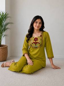Ensemble Kurta en coton vert pour femmes avec col brodé, coupe ample, vêtements ethniques décontractés, style Inde Pakistan, toutes saisons - Product Image 2