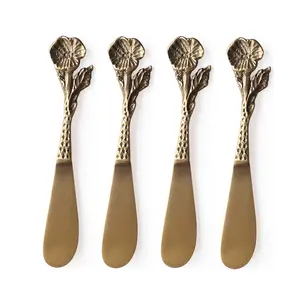 Coltello da formaggio decorativo in metallo con design floreale in ottone opaco fiore d'oro con Set di coltelli da formaggio in rilievo foglia coltello in titanio matrimonio C