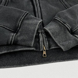 Sudaderas con capucha de mujer con logotipo frontal de invierno con capucha recortada y cremallera lavada desgastada - Product Image 4