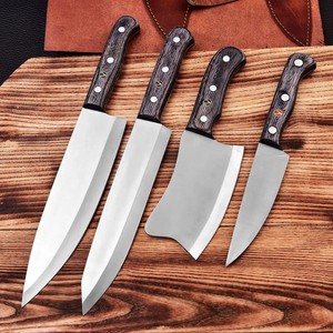 UA Supplies – Ensemble de 4 couteaux de chef japonais, lame en acier Damas, manche en bois, forgés à la main, finition polie, couteaux de 6 à 7,9 pouces - Product Image 1