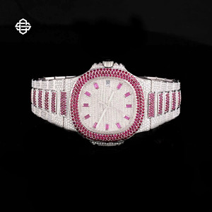 Montre de luxe pour homme, cadran carré, verre serti de moissanite, quartz, acier inoxydable, 20 mm, affichage de la date, entièrement sertie de diamants - Product Image 1