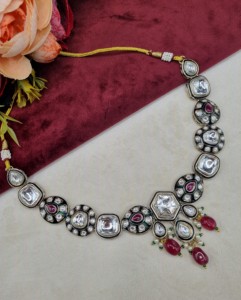 <b>Delicate</b> Hexagon Cut Kundan Stone <b>Necklace</b> Set With Earrings And Mangtika Designer Gold Plated Festive Party Wear Jewellery Sets - Product Image 5