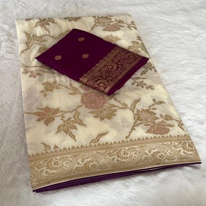 Sari de Seda VASTRA COTTAGE Dola con Tejido Meenakari Zari, Pallu Zari y Blusa con Contraste en el Borde, Sari de Diseño Elegante - Product Image 1