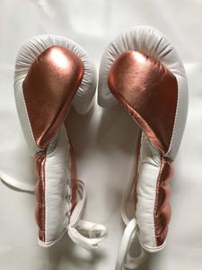 Guantes de Boxeo de Cuero Vacuno al por Mayor con Logotipo Personalizado para Propietarios de Gimnasios, Centros de Fitness, Entrenamiento y Sparring - Product Image 3