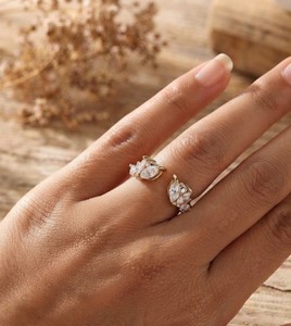 Anillo de compromiso de oro macizo de 10K, 14K, 18K con diamantes cultivados en laboratorio de corte marquesa y redondo, color clásico DEF, claridad VVS - Product Image 5