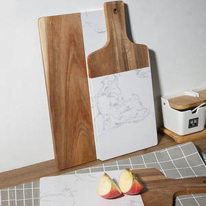 Planche à découper hybride en marbre et bois d'acacia à trois panneaux, avec incrustations de marbre et trou de suspension, vente en gros - Product Image 2
