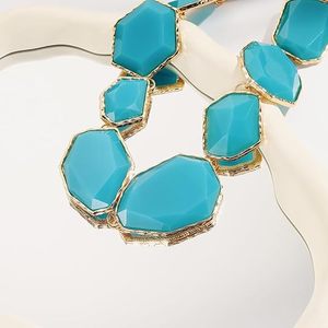 Resin Rhinestone Necklace Irregularly Shaped Elegant Crystal Collar for Women - Product Image 3