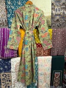 Bata Kimono de Algodón en Verde Oliva con Estampado Floral, Diseño Artesanal Hecho a Mano, Talla Única, Bata de Algodón Estampada, Bata de Baño - Product Image 4