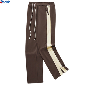 Pantalon de survêtement marron uni en tricot pour femme avec bande latérale crème, taille à cordon de serrage, coupe droite décontractée, longueur intégrale, idéal pour l'automne - Product Image 1