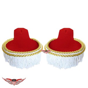 Epaulettes Rojos con Ribete Dorado Trenzado y Flecos Blancos, Diseño de Tela de Lujo - Product Image 1