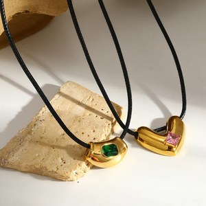 Collar Geométrico para Mujer en Acero Inoxidable 304 con Recubrimiento de Oro Real de 18K de 0.03µm con Circonita - Product Image 6