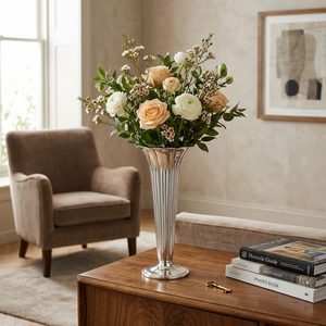 Jarrón de Trompeta Acanalado de Latón y Acero Inoxidable Hecho a Mano de 26 cm, Pulido a Espejo Plateado, para Decoración del Hogar, Hoteles, Bodas, Centro de Mesa - Product Image 2