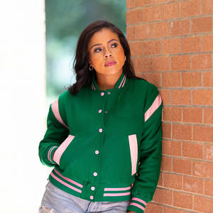 Veste universitaire pour femmes, marque privée, prix compétitif, étiquette personnalisée, nouvelle arrivée, veste universitaire courte - Product Image 1